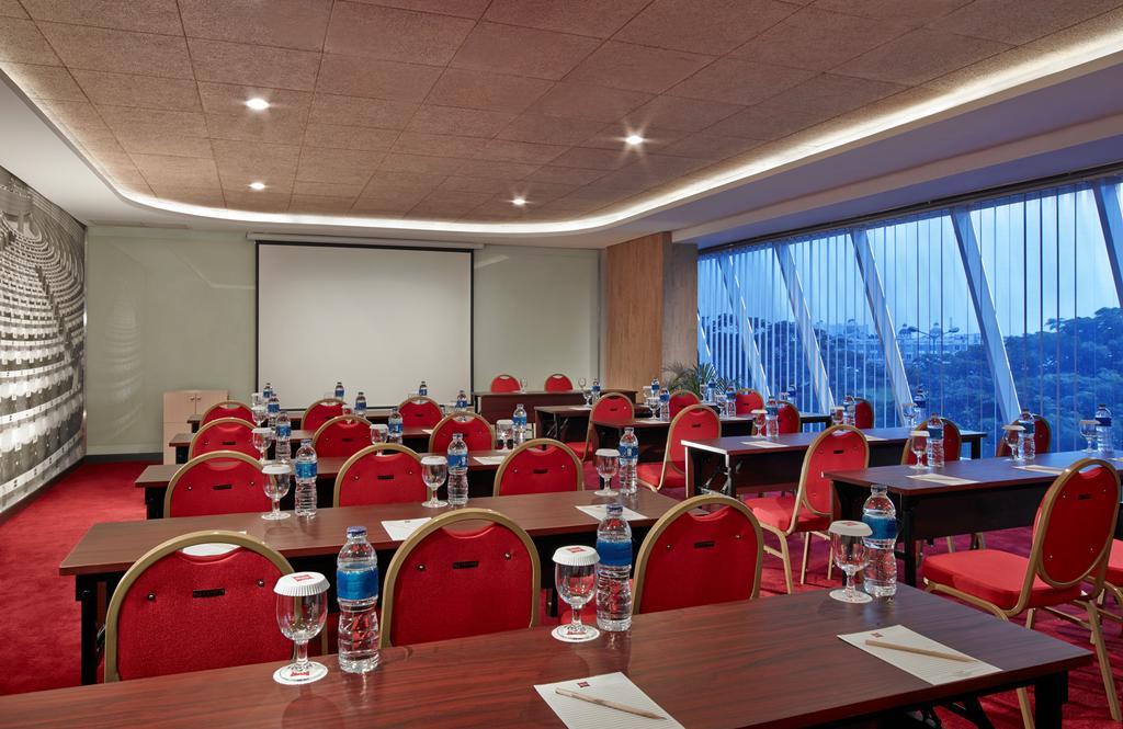 Ibis Gading Serpong Exteriör bild